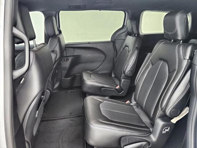 2027 Chrysler Pacifica LX