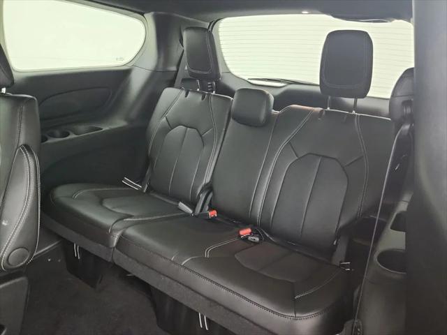 2027 Chrysler Pacifica LX