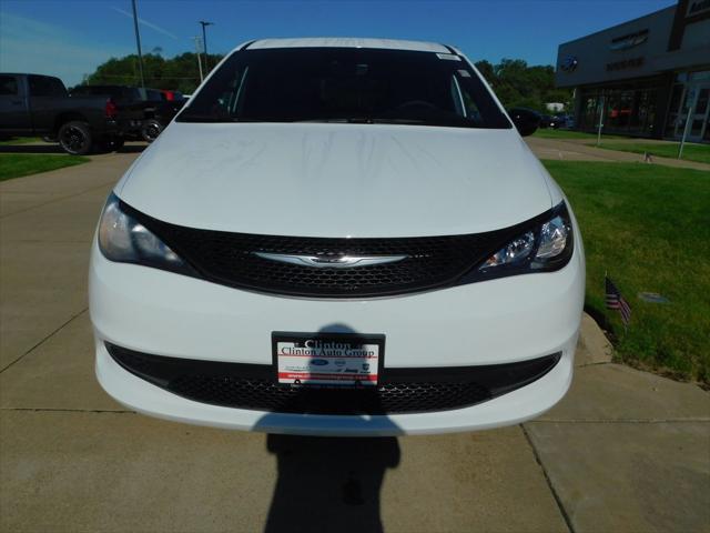 2027 Chrysler Pacifica LX
