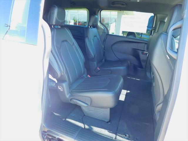 2027 Chrysler Pacifica LX