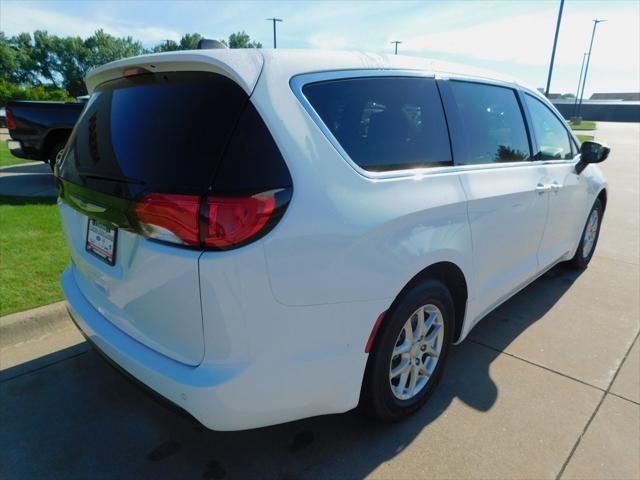 2027 Chrysler Pacifica LX