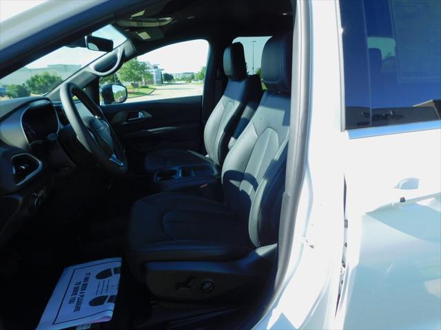 2027 Chrysler Pacifica LX