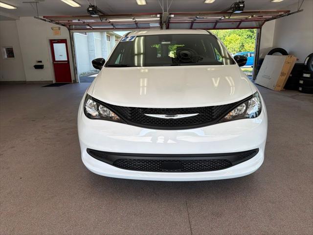2027 Chrysler Pacifica LX