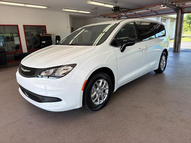 2027 Chrysler Pacifica LX