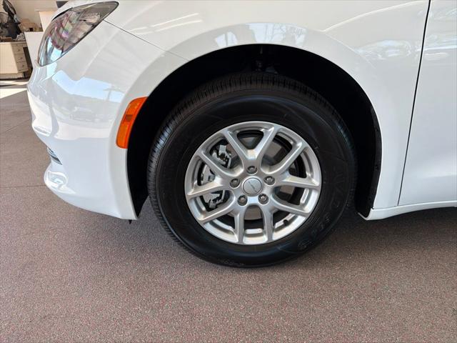 2027 Chrysler Pacifica LX
