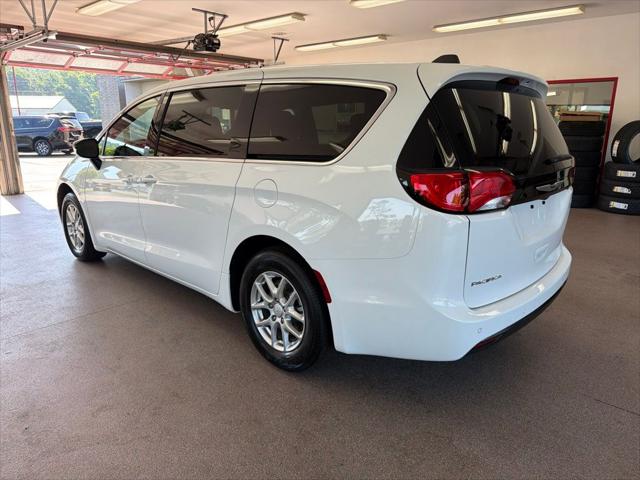 2027 Chrysler Pacifica LX