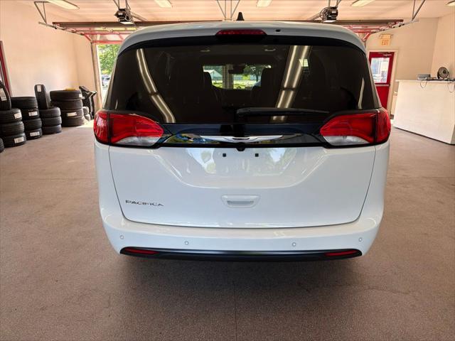 2027 Chrysler Pacifica LX