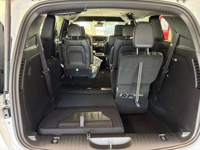 2027 Chrysler Pacifica LX