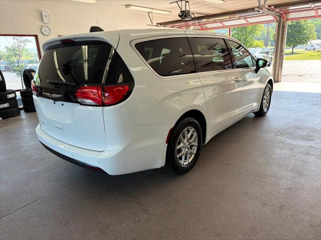 2027 Chrysler Pacifica LX