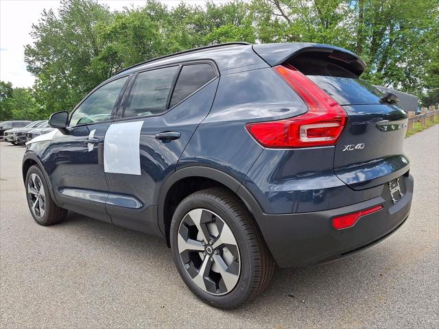 2026 Volvo XC40 Core, B5 AWD Gas (mild hybrid), Dark