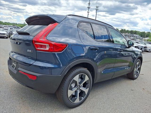 2026 Volvo XC40 Core, B5 AWD Gas (mild hybrid), Dark