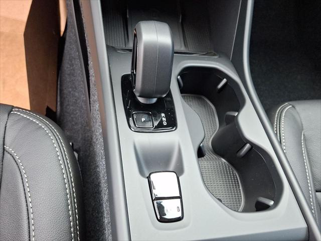 2026 Volvo XC40 Core, B5 AWD Gas (mild hybrid), Dark