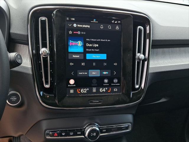 2026 Volvo XC40 Core, B5 AWD Gas (mild hybrid), Dark