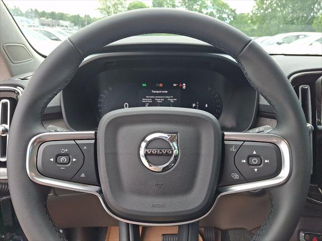 2026 Volvo XC40 Core, B5 AWD Gas (mild hybrid), Dark