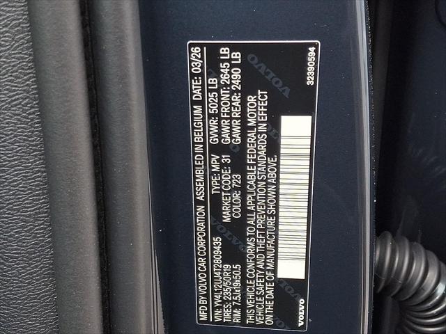 2026 Volvo XC40 Core, B5 AWD Gas (mild hybrid), Dark