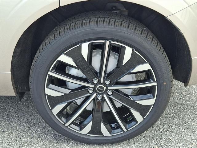 2026 Volvo XC60 Plug-In Hybrid Ultra, T8 AWD Electric/Gasoline, Dark