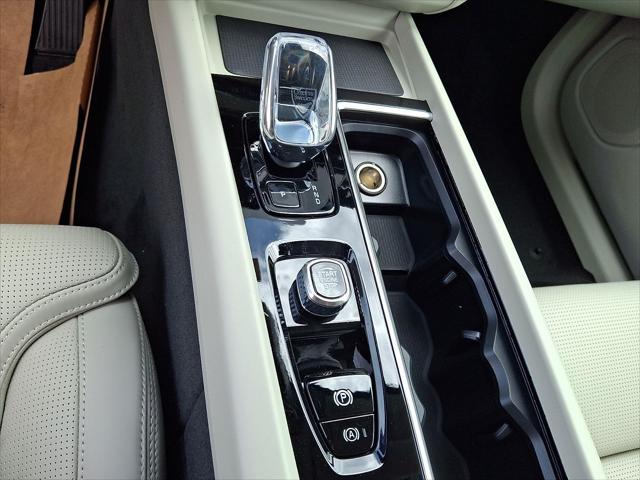 2026 Volvo XC60 Plug-In Hybrid Ultra, T8 AWD Electric/Gasoline, Dark