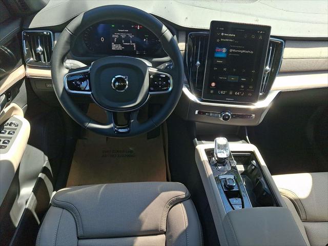 2026 Volvo XC90 Plug-In Hybrid Ultra Dark Theme, T8 AWD, Electric/Gasoline, 6 Seats