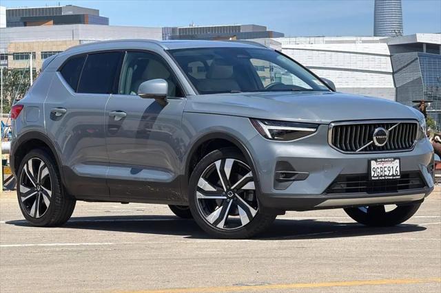 2023 Volvo XC40 B5 Ultimate Bright Theme