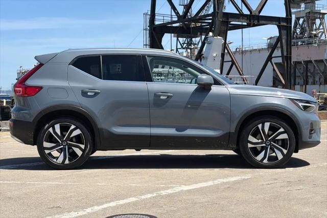 2023 Volvo XC40 B5 Ultimate Bright Theme
