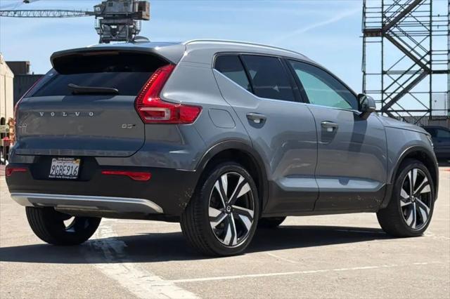 2023 Volvo XC40 B5 Ultimate Bright Theme