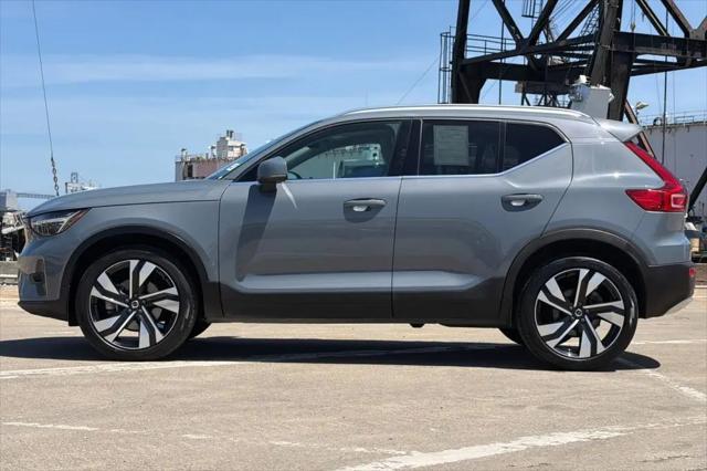 2023 Volvo XC40 B5 Ultimate Bright Theme