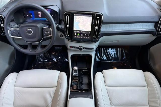 2023 Volvo XC40 B5 Ultimate Bright Theme
