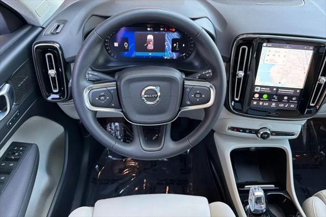 2023 Volvo XC40 B5 Ultimate Bright Theme