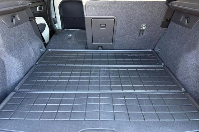 2023 Volvo XC40 B5 Ultimate Bright Theme