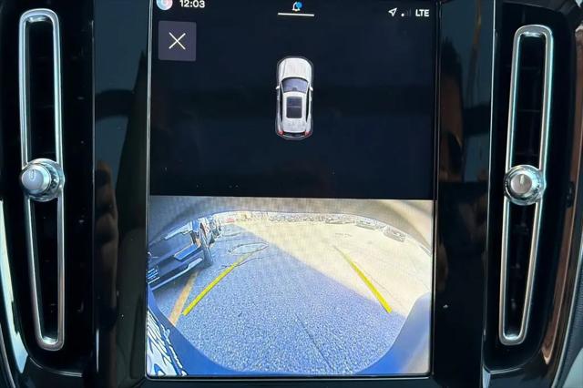 2023 Volvo XC40 B5 Ultimate Bright Theme