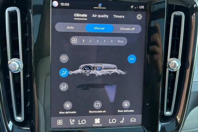 2023 Volvo XC40 B5 Ultimate Bright Theme