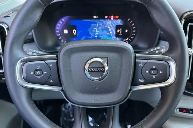 2023 Volvo XC40 B5 Ultimate Bright Theme