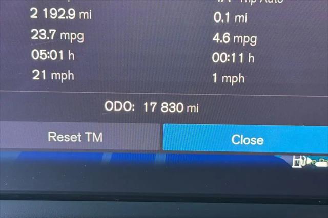 2023 Volvo XC40 B5 Ultimate Bright Theme