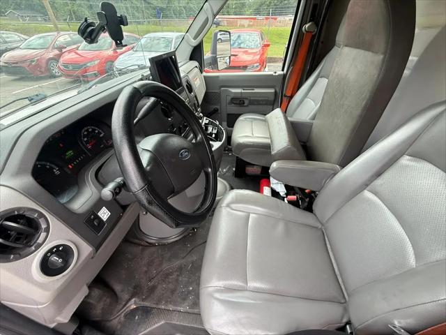 2017 Ford E-350 Cutaway E-350