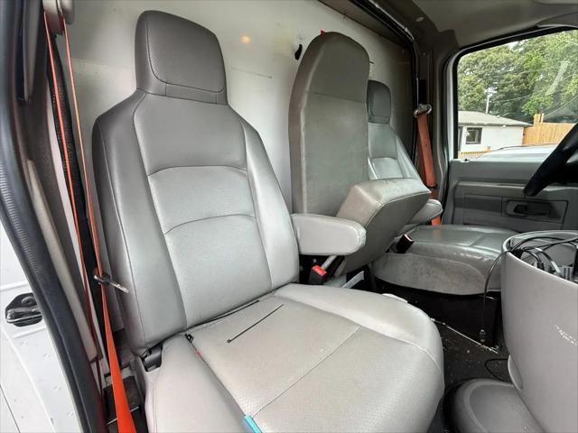 2017 Ford E-350 Cutaway E-350