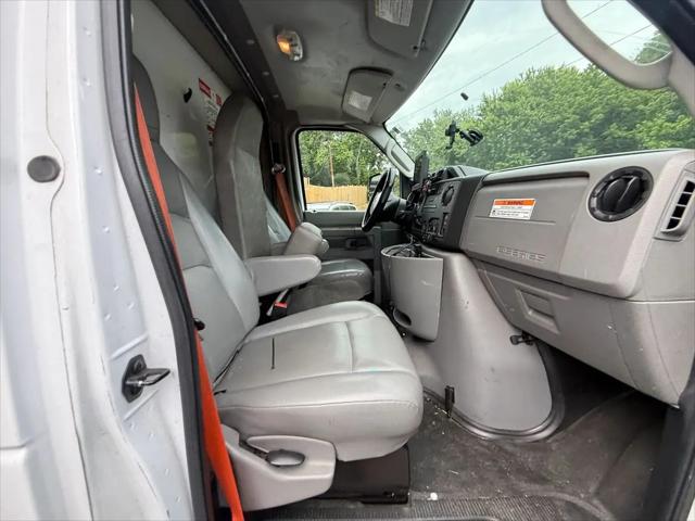 2017 Ford E-350 Cutaway E-350
