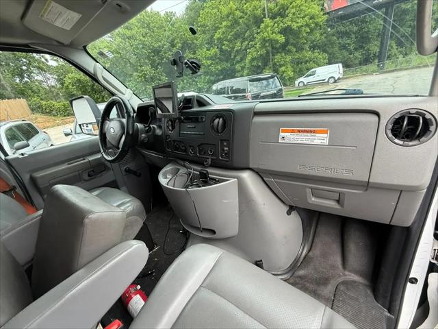 2017 Ford E-350 Cutaway E-350