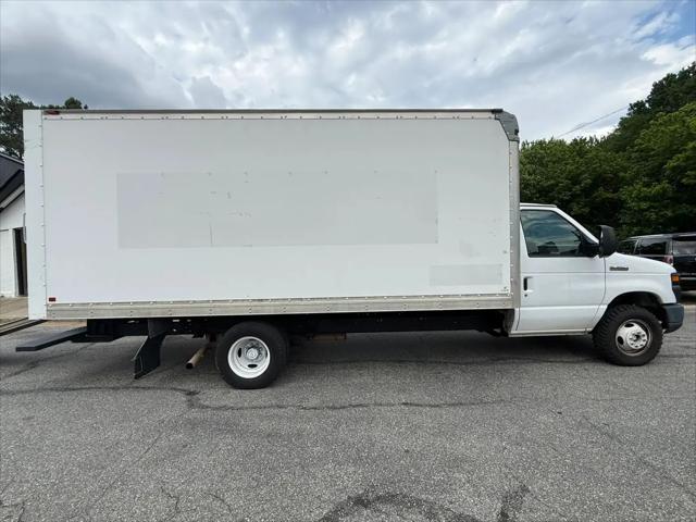 2017 Ford E-350 Cutaway E-350