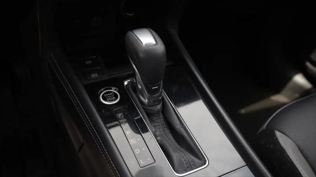 2023 Nissan Kicks SR Xtronic CVT