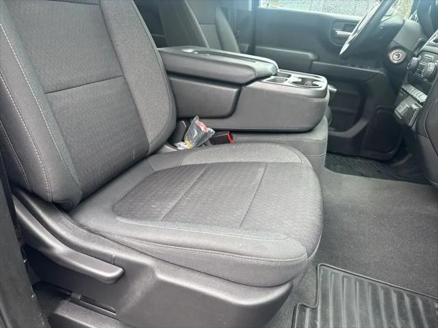 2022 Chevrolet Silverado 1500 4WD Crew Cab Standard Bed Custom
