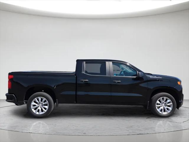 2022 Chevrolet Silverado 1500 4WD Crew Cab Standard Bed Custom