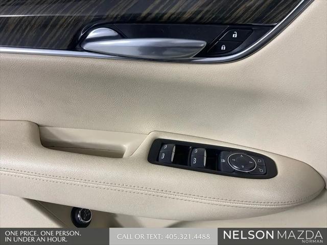 2017 Cadillac XT5 Standard