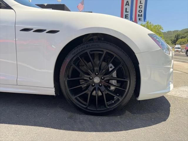 2017 Maserati Ghibli Standard