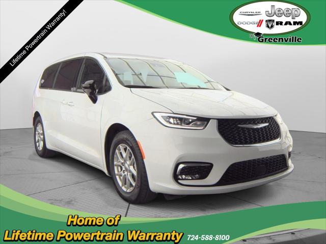 2025 Chrysler Pacifica Select