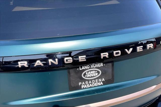 2026 Land Rover Range Rover P615 SV
