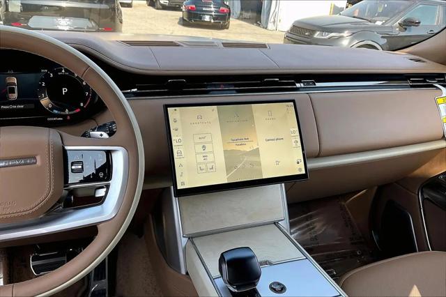 2026 Land Rover Range Rover P615 SV