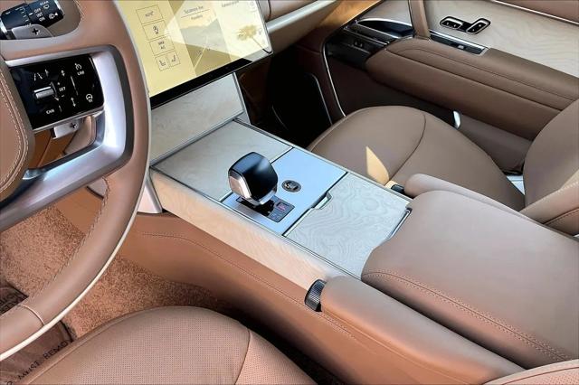 2026 Land Rover Range Rover P615 SV