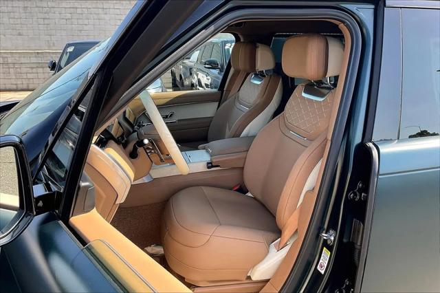 2026 Land Rover Range Rover P615 SV