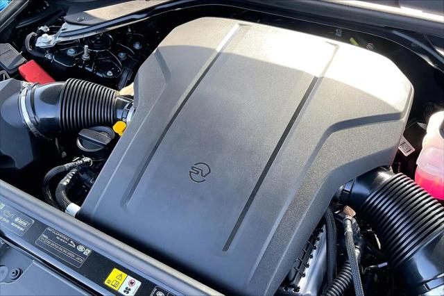 2026 Land Rover Range Rover P615 SV
