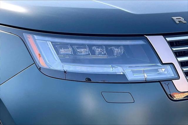2026 Land Rover Range Rover P615 SV